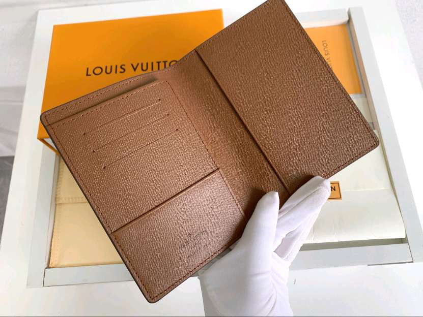 louis vuitton passport holder