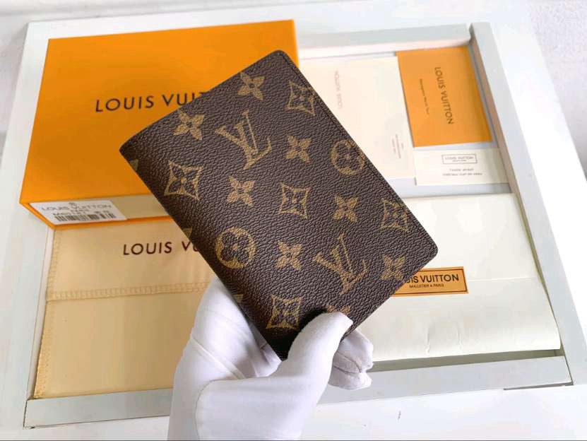 louis vuitton passport holder